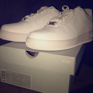 Air Force 1 Size: 7Y
